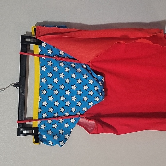 NWOT Wonder Woman sleep set in size large - Picture 4 of 6